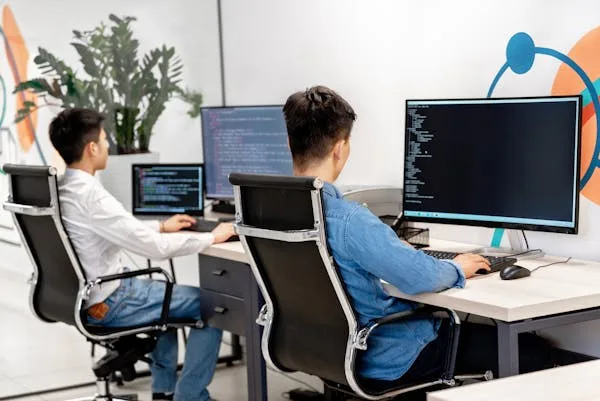 A student pair-programming during a class
